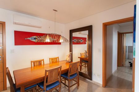 Apartamento à venda com 180m², 4 quartos e 2 vagas Apartamento à venda com 180m², 4 quartos e 2 vagasSala 1