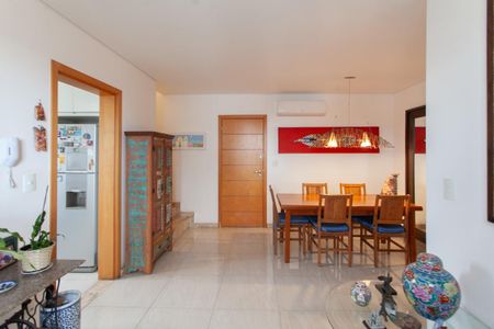 Apartamento à venda com 180m², 4 quartos e 2 vagas Apartamento à venda com 180m², 4 quartos e 2 vagasSala 1