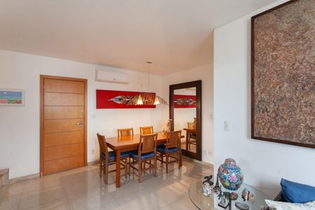 Apartamento à venda com 180m², 4 quartos e 2 vagas Apartamento à venda com 180m², 4 quartos e 2 vagasSala 1