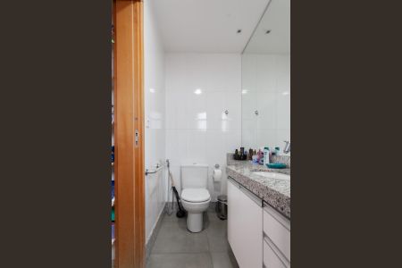 Apartamento à venda com 180m², 4 quartos e 2 vagas Apartamento à venda com 180m², 4 quartos e 2 vagasBanheiro da Suíte 1