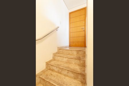Apartamento à venda com 180m², 4 quartos e 2 vagas Apartamento à venda com 180m², 4 quartos e 2 vagasEscada