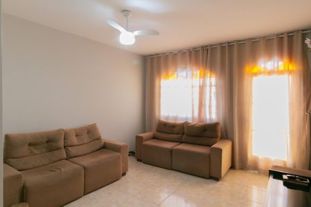 Sala de casa à venda com 2 quartos, 250m² em Jardim Guanabara, Belo Horizonte