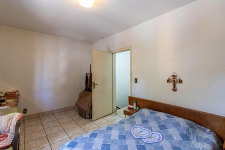 Casa à venda com 253m², 3 quartos e 3 vagas Casa à venda com 253m², 3 quartos e 3 vagasQuarto 1