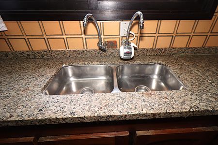 Casa para alugar com 338m², 5 quartos e 4 vagasCozinha - Torneiras