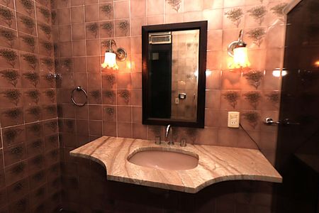 Casa para alugar com 338m², 5 quartos e 4 vagasSuíte - Banheiro