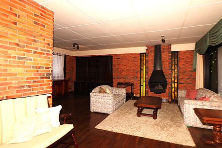 Casa para alugar com 338m², 5 quartos e 4 vagasSala