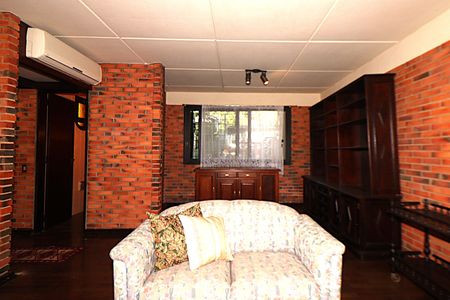 Sala de casa para alugar com 5 quartos, 338m² em Jardim Lindóia, Porto Alegre