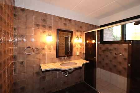 Casa para alugar com 338m², 5 quartos e 4 vagasSuíte - Banheiro