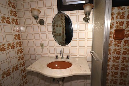 Casa para alugar com 338m², 5 quartos e 4 vagasBanheiro 2