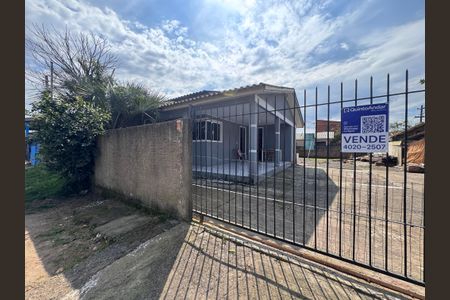 Casa à venda com 90m², 2 quartos e 2 vagasFachada