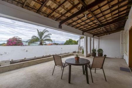 Casa à venda com 360m², 3 quartos e 5 vagasHall de entrada