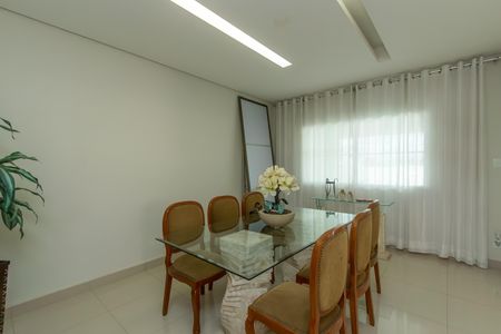 Casa à venda com 360m², 3 quartos e 5 vagasSala