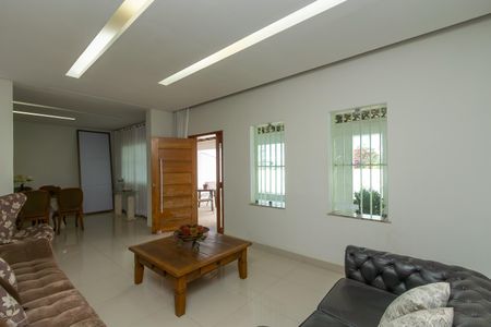 Casa à venda com 360m², 3 quartos e 5 vagasSala