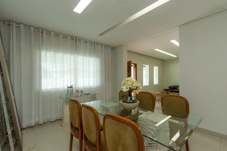 Casa à venda com 360m², 3 quartos e 5 vagasSala