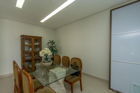 Sala de casa à venda com 3 quartos, 360m² em Santa Amelia, Belo Horizonte