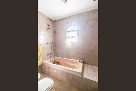 Casa de condomínio à venda com 385m², 4 quartos e 1 vagaBanheiro da Suíte 2