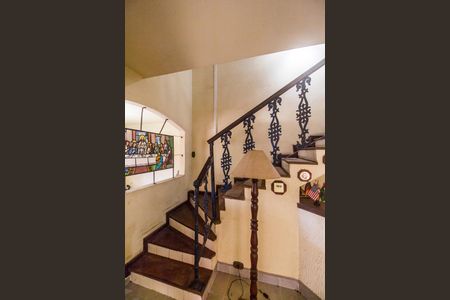 Casa de condomínio à venda com 385m², 4 quartos e 1 vagaEscada