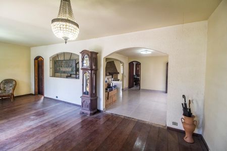 Casa de condomínio à venda com 385m², 4 quartos e 1 vagaSala