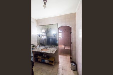 Casa de condomínio à venda com 385m², 4 quartos e 1 vagaBanheiro da Suíte 2