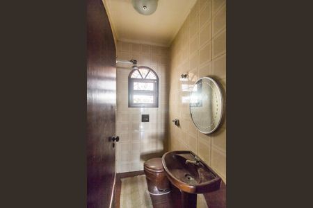 Casa de condomínio à venda com 385m², 4 quartos e 1 vagaBanheiro de serviço