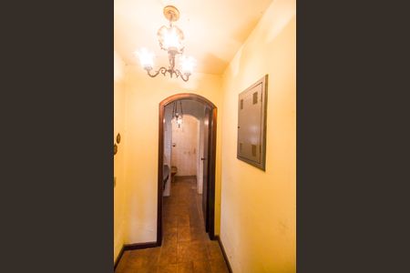 Casa de condomínio à venda com 385m², 4 quartos e 1 vagaLavabo