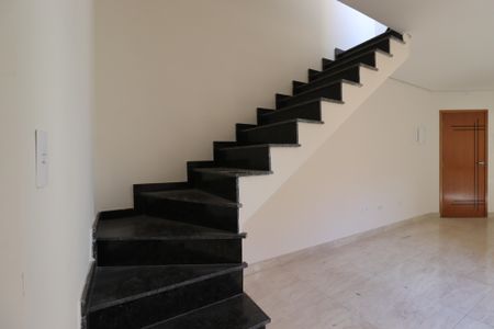 Apartamento à venda com 90m², 2 quartos e 1 vagaEscada