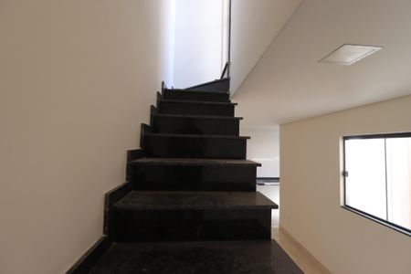 Apartamento à venda com 90m², 2 quartos e 1 vagaEscada