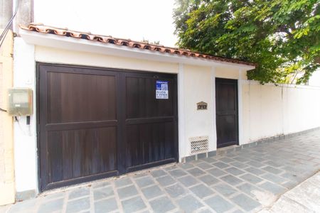 Casa à venda com 190m², 4 quartos e 5 vagas Casa à venda com 190m², 4 quartos e 5 vagasPlaquinha