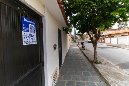 Casa à venda com 190m², 4 quartos e 5 vagas Casa à venda com 190m², 4 quartos e 5 vagasPlaquinha