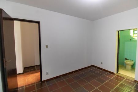 Casa à venda com 190m², 4 quartos e 5 vagas Casa à venda com 190m², 4 quartos e 5 vagasSuíte