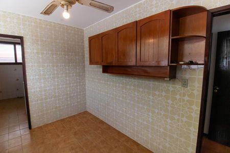 Casa à venda com 190m², 4 quartos e 5 vagas Casa à venda com 190m², 4 quartos e 5 vagasCozinha