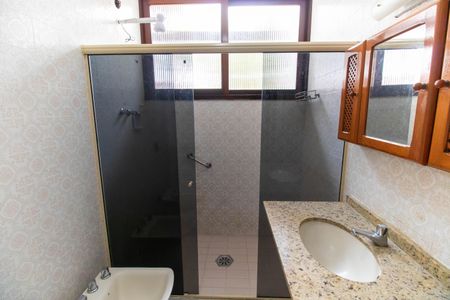 Casa à venda com 190m², 4 quartos e 5 vagas Casa à venda com 190m², 4 quartos e 5 vagasBanheiro Social