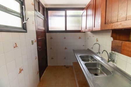 Casa à venda com 190m², 4 quartos e 5 vagas Casa à venda com 190m², 4 quartos e 5 vagasCozinha