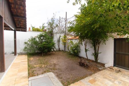 Casa à venda com 190m², 4 quartos e 5 vagas Casa à venda com 190m², 4 quartos e 5 vagasÁrea externa