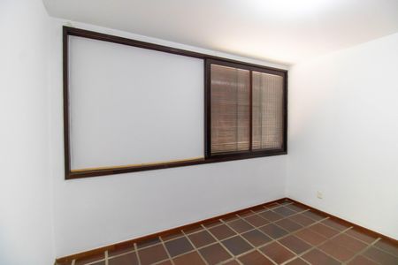 Casa à venda com 190m², 4 quartos e 5 vagas Casa à venda com 190m², 4 quartos e 5 vagasSuíte