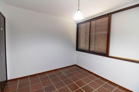 Casa à venda com 190m², 4 quartos e 5 vagas Casa à venda com 190m², 4 quartos e 5 vagasQuarto