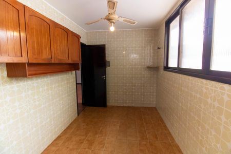 Casa à venda com 190m², 4 quartos e 5 vagas Casa à venda com 190m², 4 quartos e 5 vagasCozinha