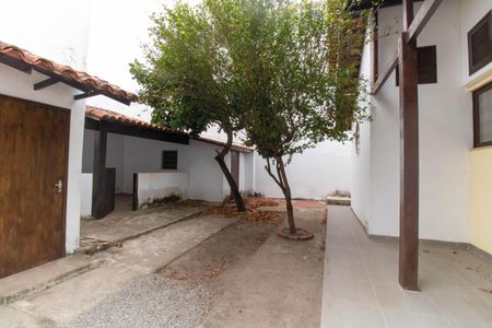 Casa à venda com 190m², 4 quartos e 5 vagas Casa à venda com 190m², 4 quartos e 5 vagasÁrea externa