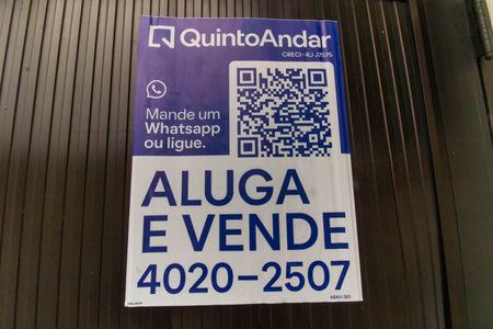 Casa à venda com 190m², 4 quartos e 5 vagas Casa à venda com 190m², 4 quartos e 5 vagasPlaquinha