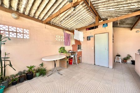 Casa à venda com 100m², 4 quartos e 1 vaga Casa à venda com 100m², 4 quartos e 1 vagaChurrasqueira