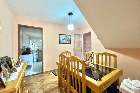 Casa à venda com 100m², 4 quartos e 1 vaga Casa à venda com 100m², 4 quartos e 1 vagaSala de Jantar