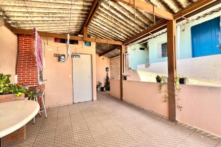 Casa à venda com 100m², 4 quartos e 1 vaga Casa à venda com 100m², 4 quartos e 1 vagaChurrasqueira