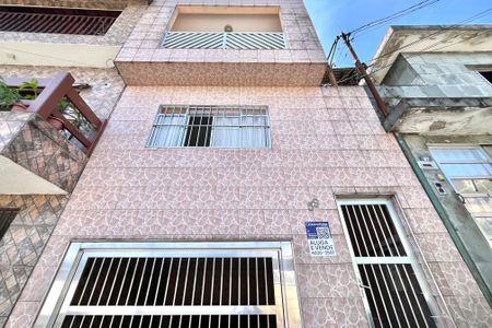Casa à venda com 100m², 4 quartos e 1 vaga Casa à venda com 100m², 4 quartos e 1 vagaFachada