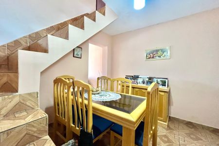 Casa à venda com 100m², 4 quartos e 1 vaga Casa à venda com 100m², 4 quartos e 1 vagaSala de Jantar