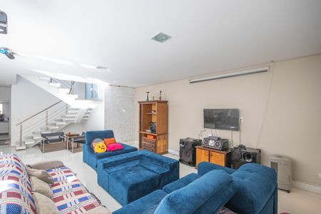 Casa para alugar com 550m², 4 quartos e 8 vagasSala