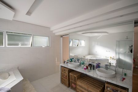 Casa para alugar com 550m², 4 quartos e 8 vagasBanheiro da Suíte 1