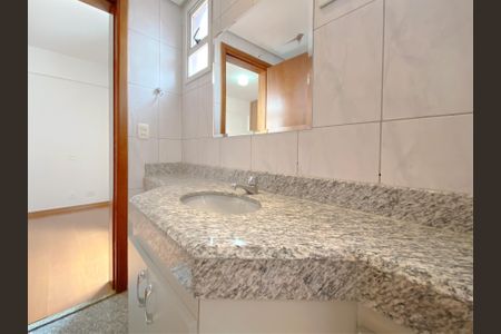 Apartamento à venda com 116m², 3 quartos e 2 vagas Apartamento à venda com 116m², 3 quartos e 2 vagasBanheiro da Suite 2