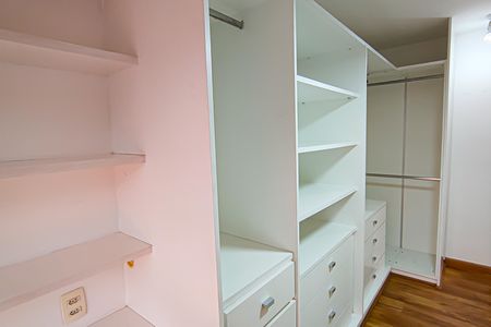 Apartamento à venda com 256m², 3 quartos e 2 vagasCloset da suíte