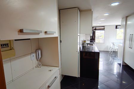 Apartamento à venda com 256m², 3 quartos e 2 vagasCozinha