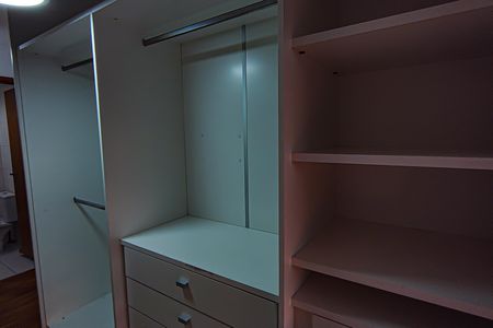 Apartamento à venda com 256m², 3 quartos e 2 vagasCloset da suíte